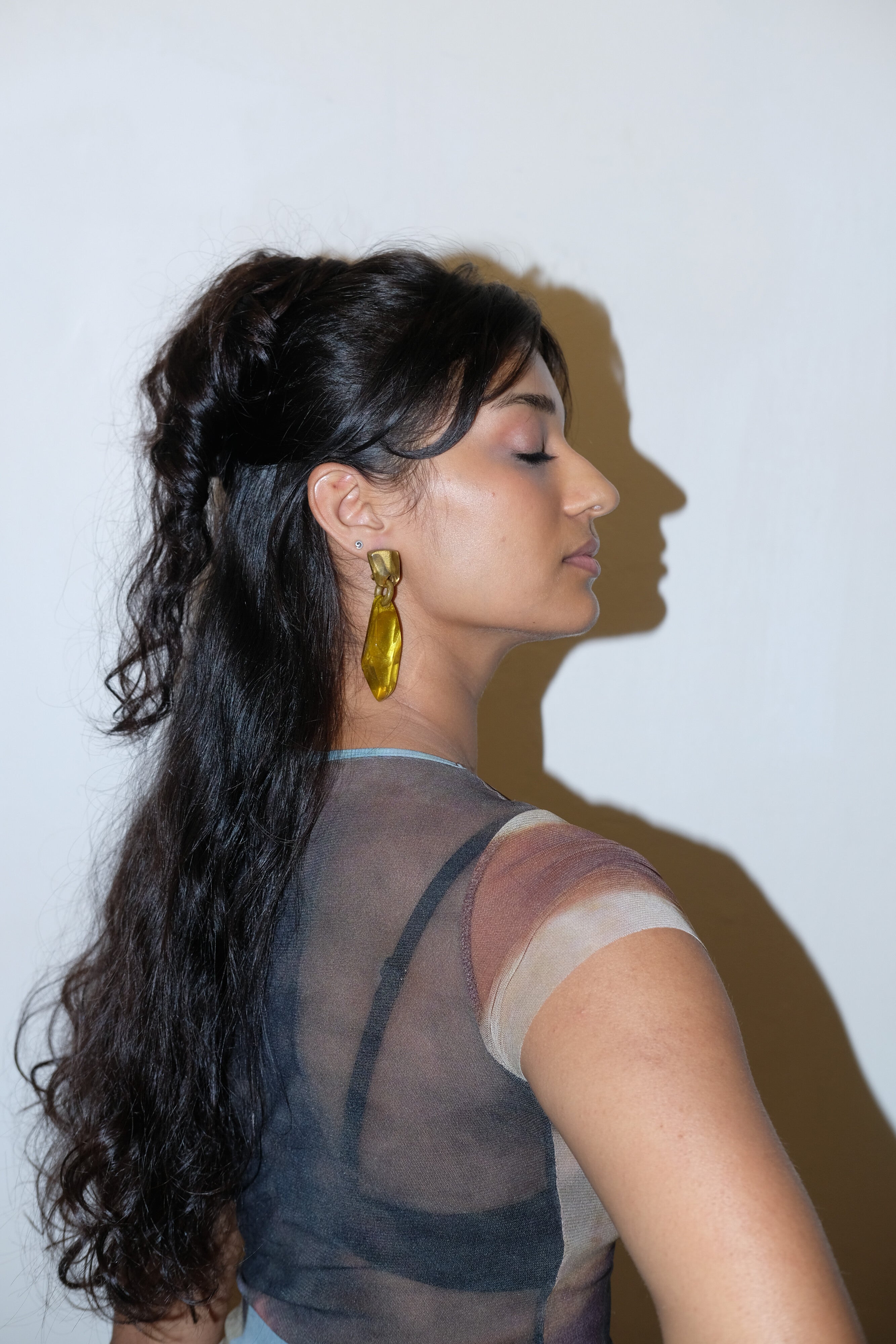 Grube żółte kolczyki z kamieniem