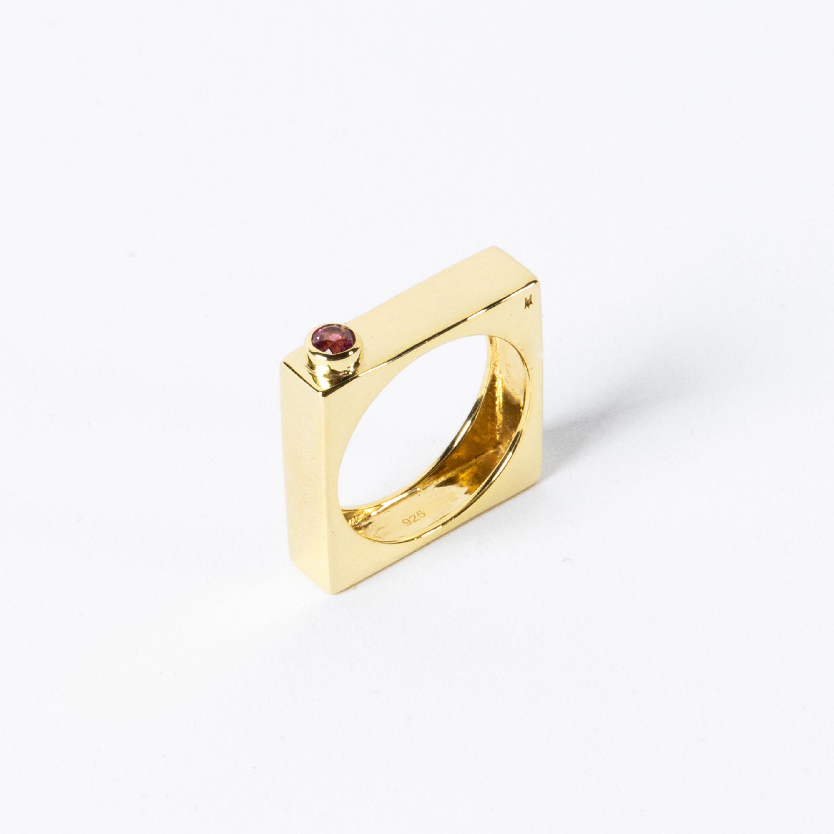 Maison Megh- Gold ring with gem