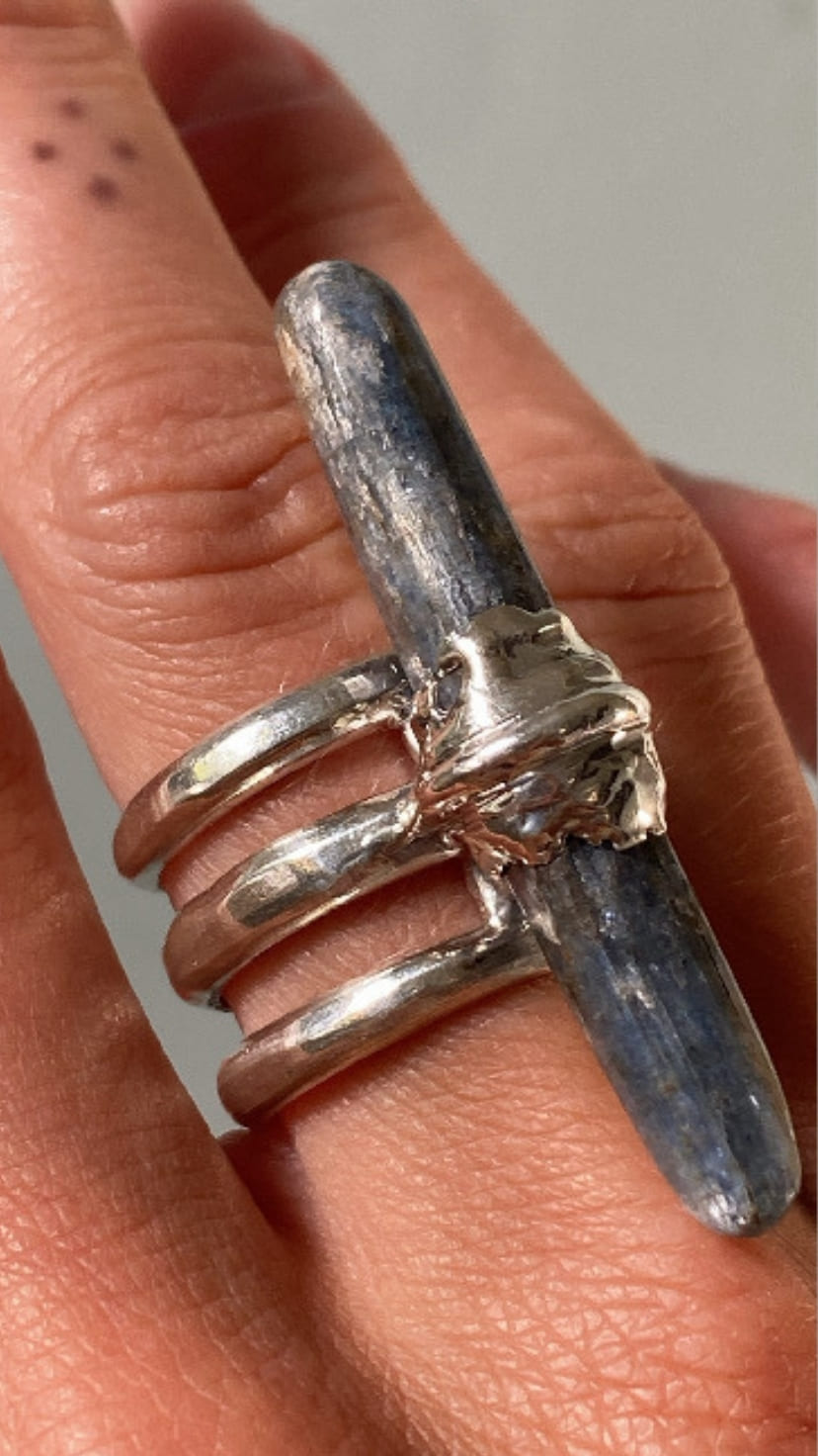 Silver 925 ring w KYANITE BY OJAS STUDIO SOLD BY TWO EXTRA LIVES