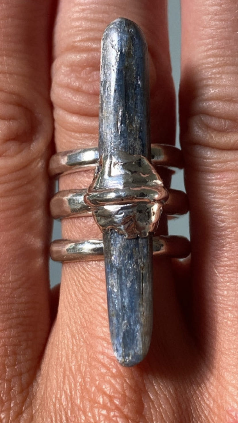 Silver 925 ring w KYANITE BY OJAS STUDIO SOLD BY TWO EXTRA LIVES